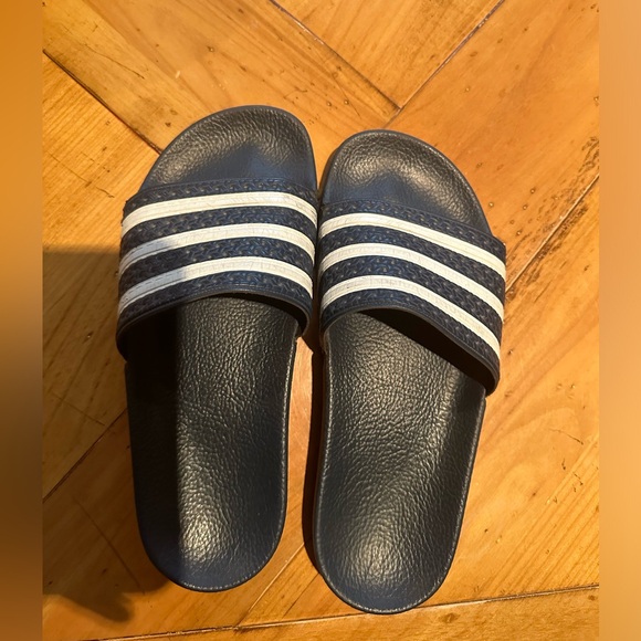 ADIDAS NAVY BLUE FLIPFLOPS // size: men’s 6 // condition:pre owned but good - Picture 1 of 3